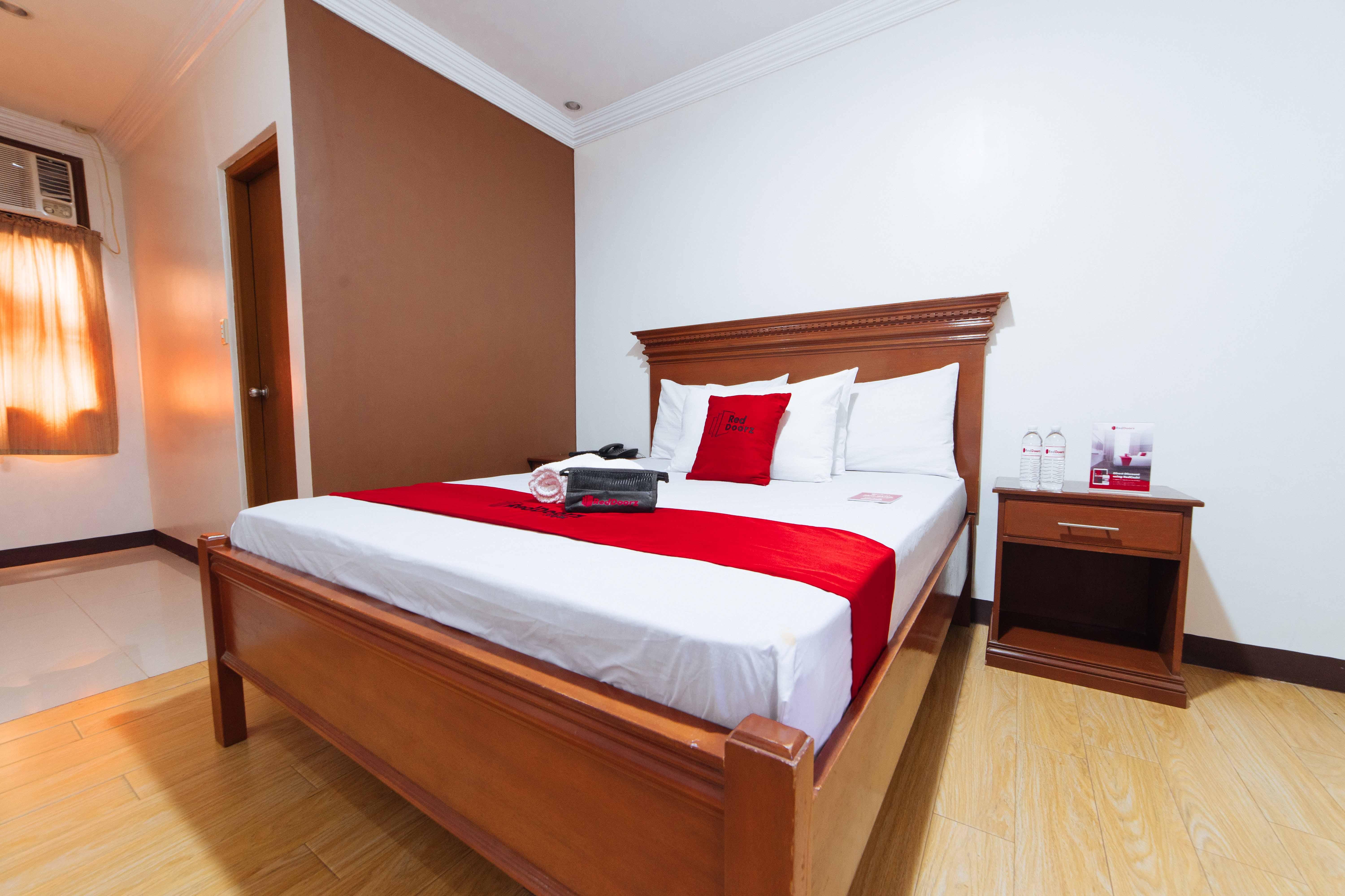 Reddoorz Plus @ Starhomes Olivianville Tarlac City Екстериор снимка