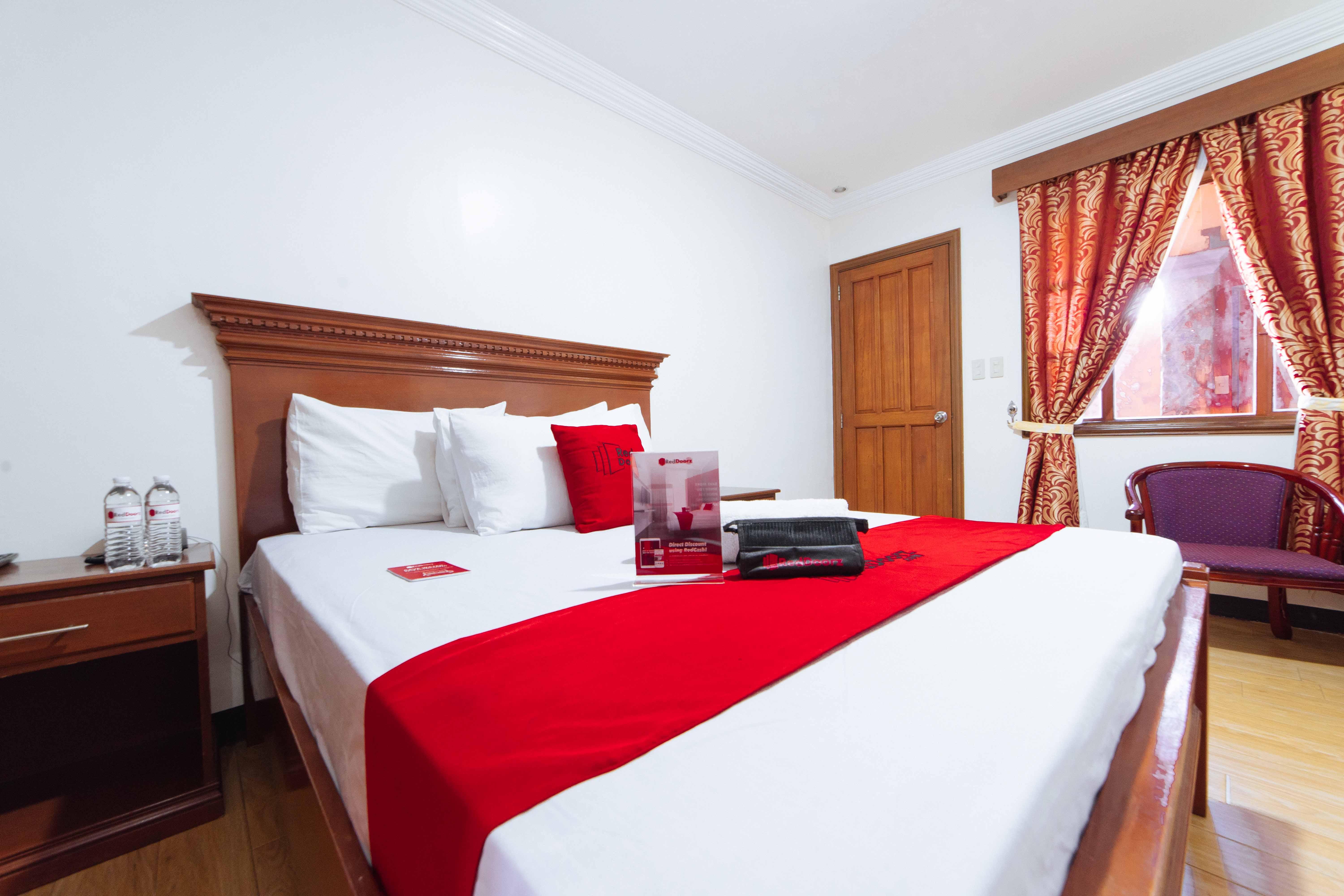 Reddoorz Plus @ Starhomes Olivianville Tarlac City Екстериор снимка