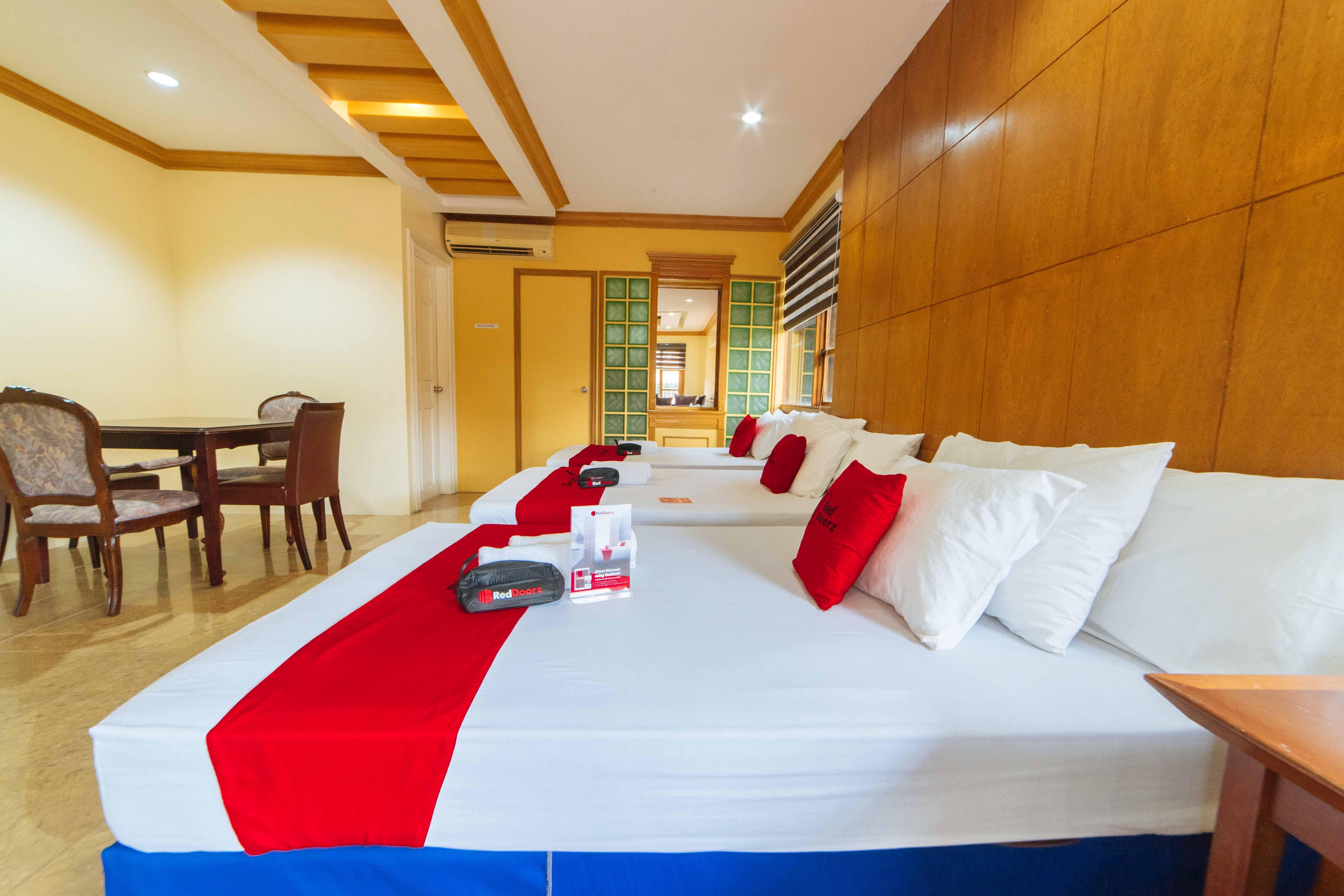 Reddoorz Plus @ Starhomes Olivianville Tarlac City Екстериор снимка