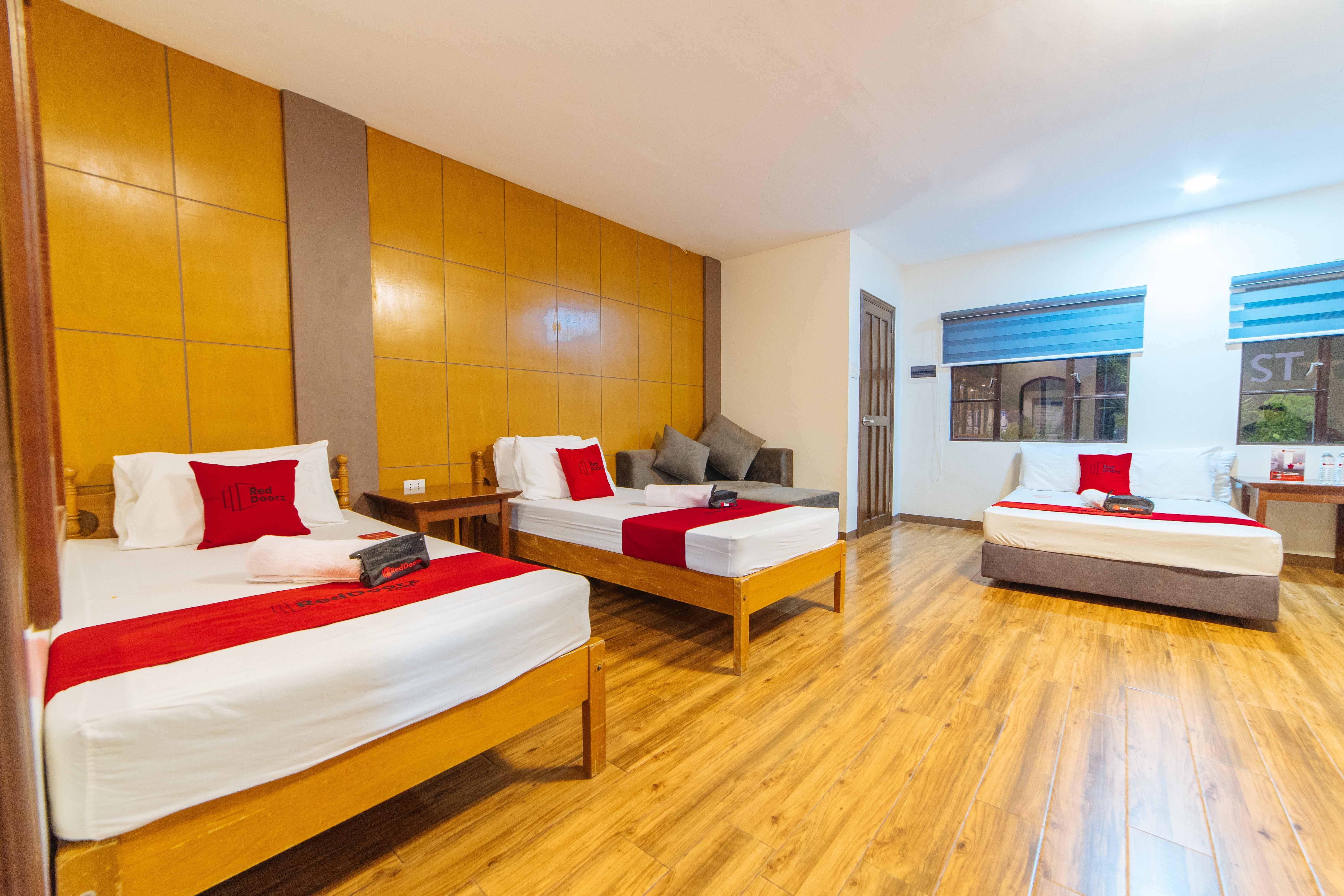 Reddoorz Plus @ Starhomes Olivianville Tarlac City Екстериор снимка