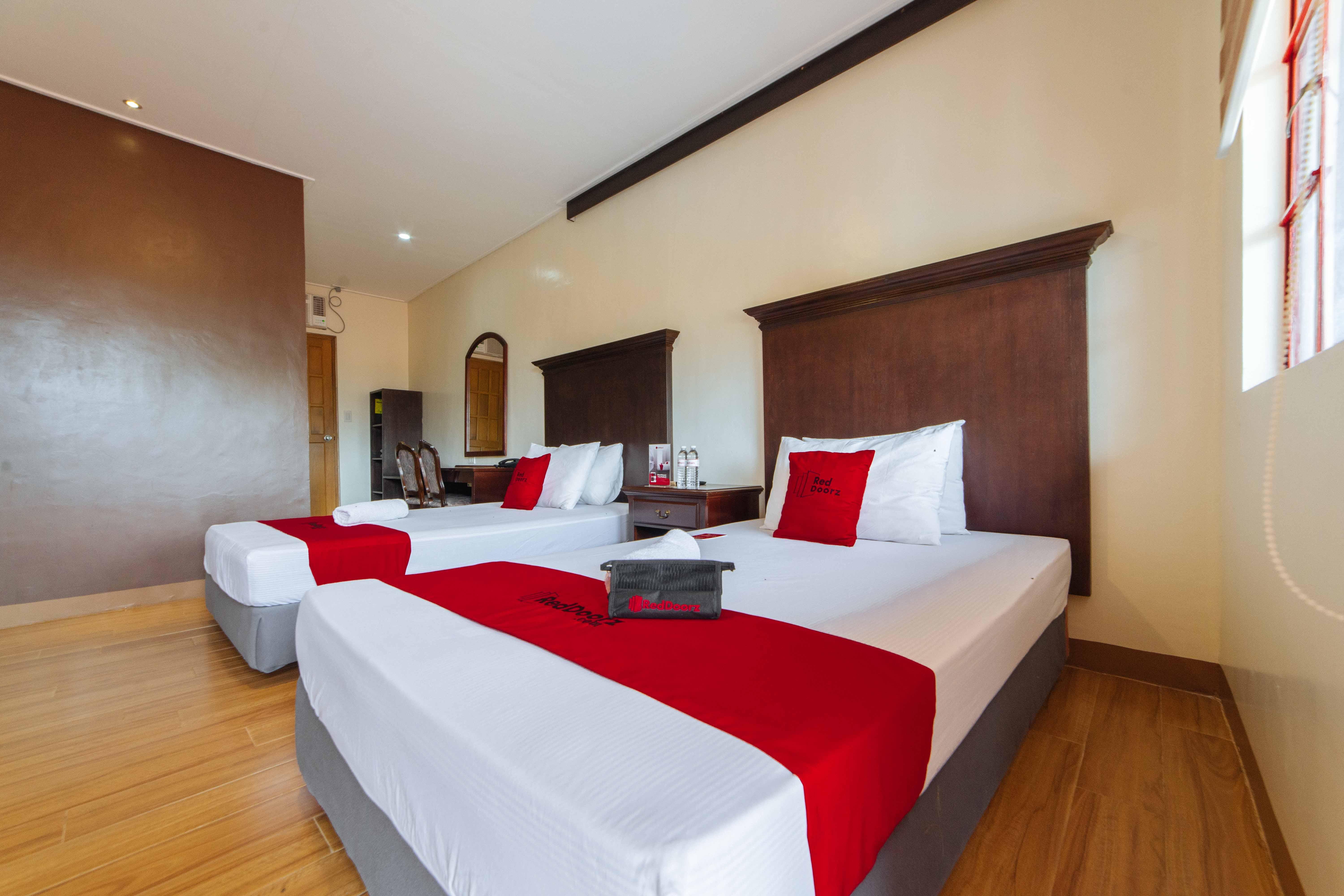 Reddoorz Plus @ Starhomes Olivianville Tarlac City Екстериор снимка
