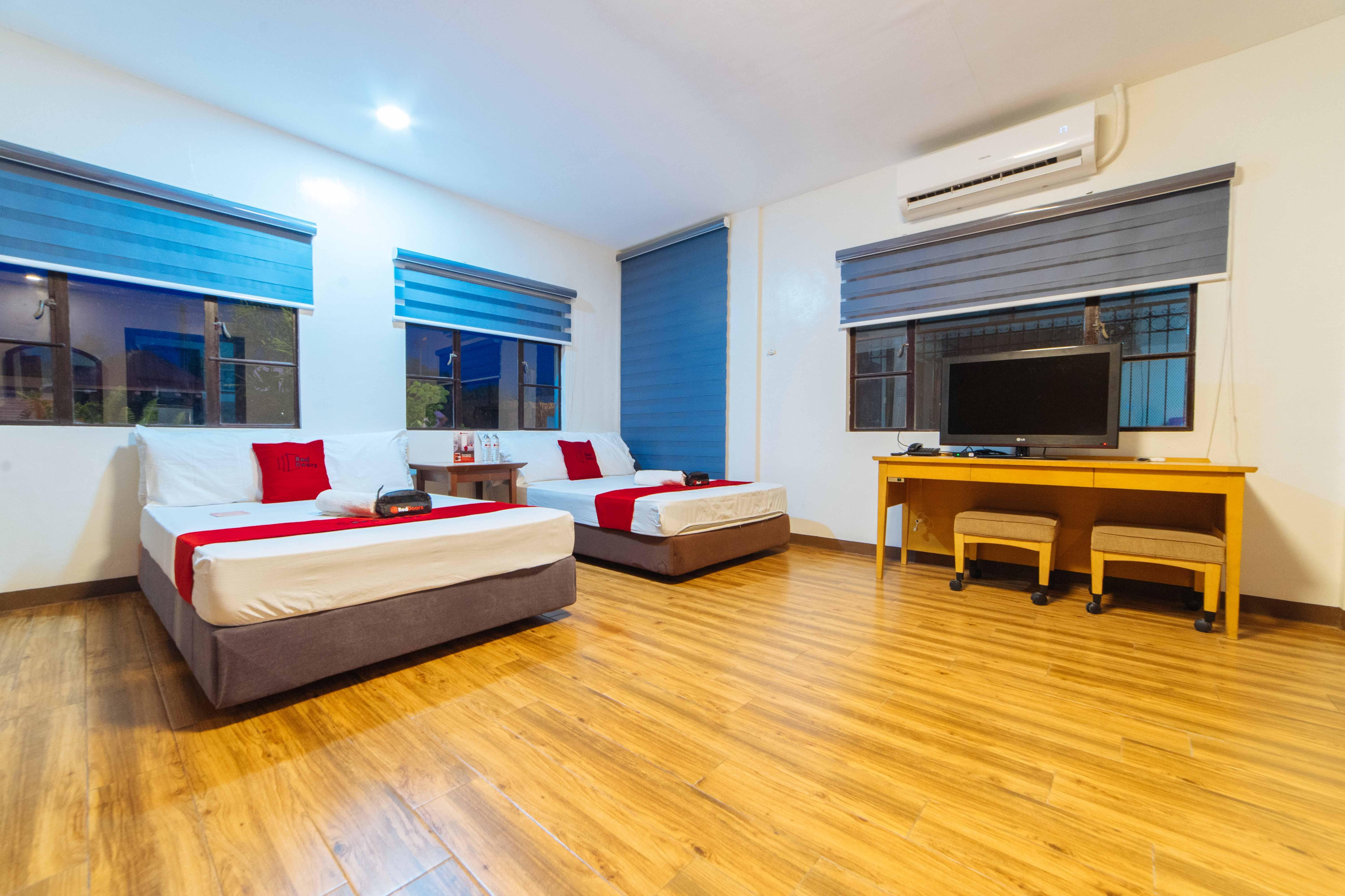 Reddoorz Plus @ Starhomes Olivianville Tarlac City Екстериор снимка
