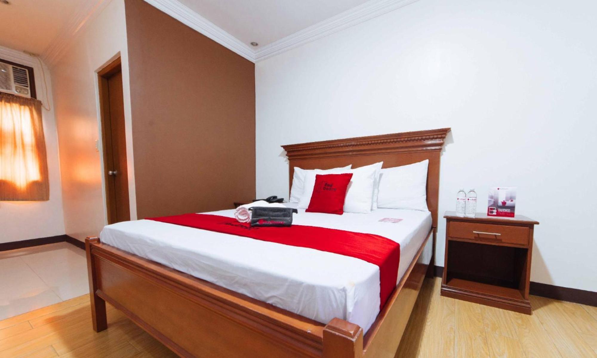 Reddoorz Plus @ Starhomes Olivianville Tarlac City Екстериор снимка