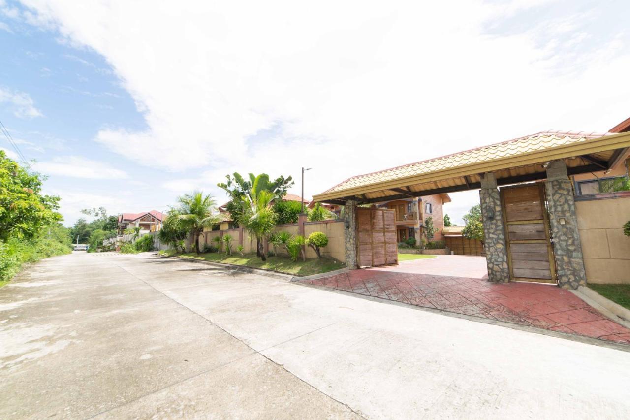 Reddoorz Plus @ Starhomes Olivianville Tarlac City Екстериор снимка